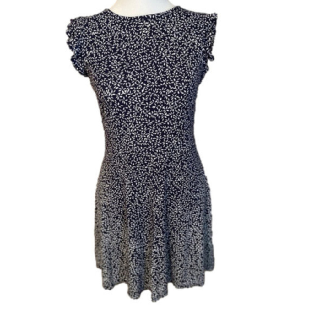 Old Navy Sleeveless Ruffled Cap Floral Dress in Navy & White.